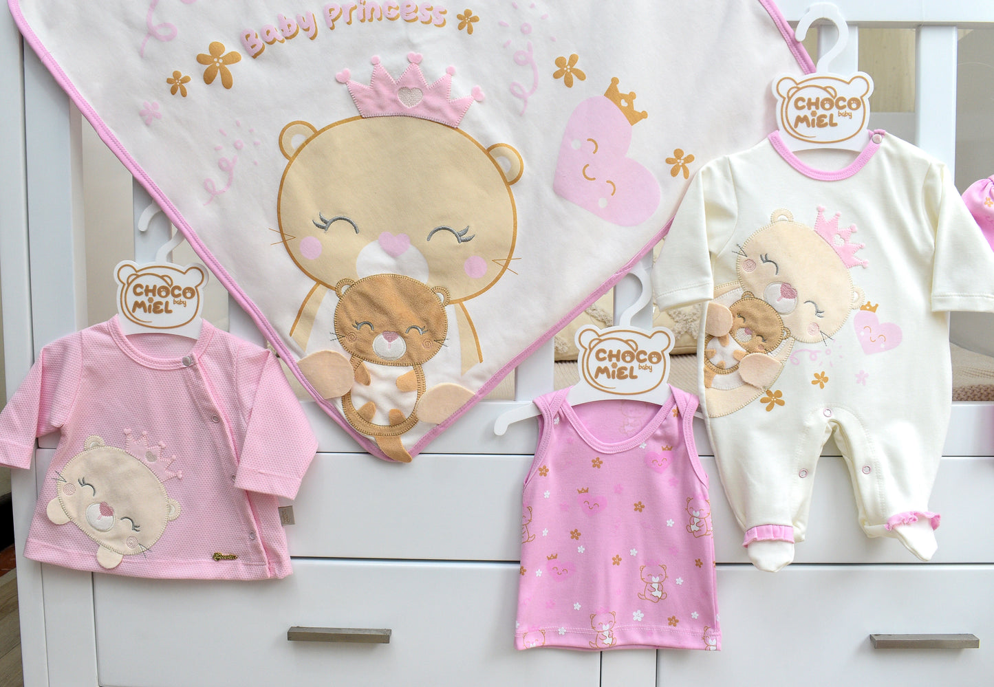 Primer dia baby nutria niña